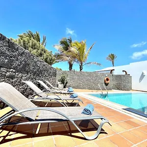 Mamma Mia Pool Heat Private & Jacuzzi , Playa Blanca (Lanzarote) Espagne